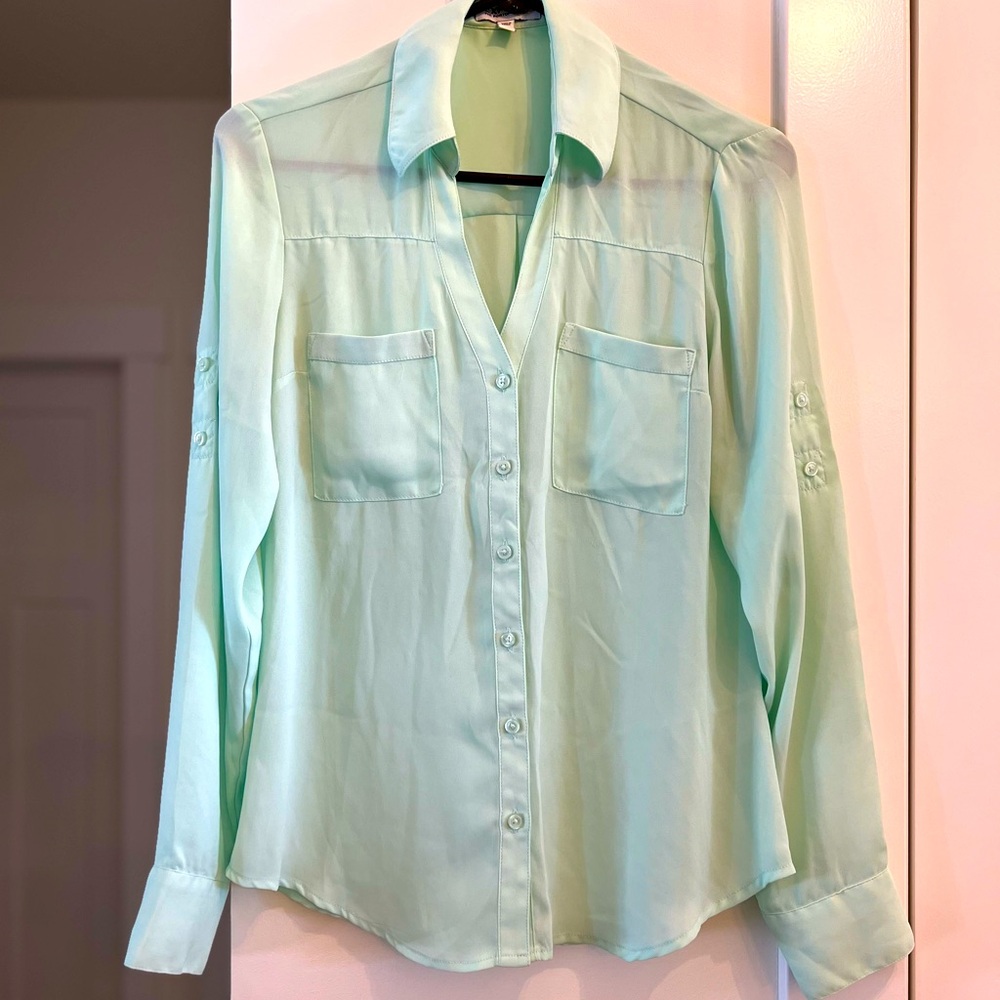 Beautiful Express women’s XS Portofino shirt.